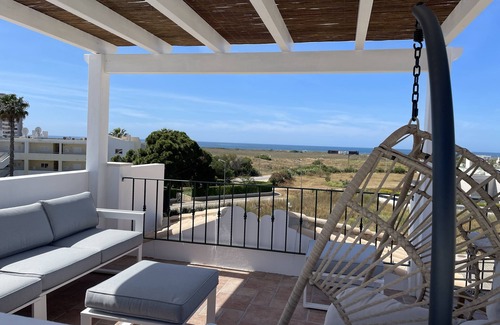Alvor Villa | Upscale ocean view villa by the beach