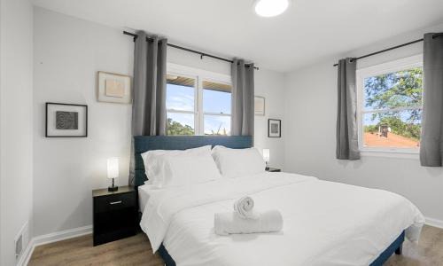 Jefferson Manor Apartment | Upscale Old Town Views 3BD Lux