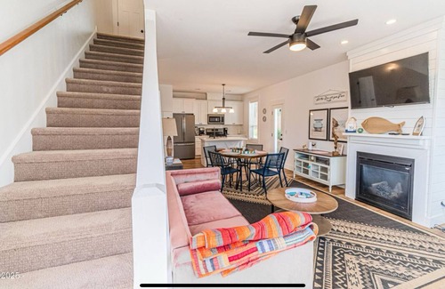 Logsden House | Upscale Olivia Beach Home in Lincoln City, Pet Friendly, Hot Tub, Sleeps 10.