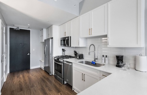 The Gulch Apartment | Upscale Studio in The Gulch Fast WiFi In-Unit W/D Secure Parking