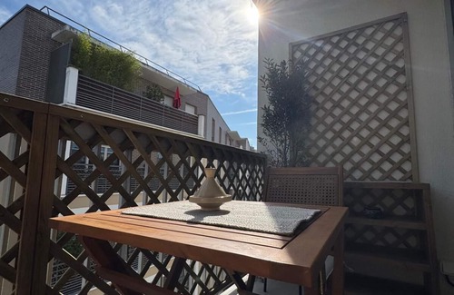 Plateau - Mont-Valerien Apartment | Upscale studio with balcony-La Défense