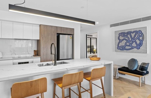 Hobart Central Business District Apartment | Upscale Urban Designer with Large Terrace in CBD