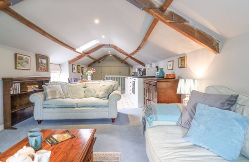Colyton Cottage | UPSIDE DOWN COTTAGE, pet friendly, with a garden in Colyton