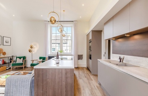 Clitheroe Cottage | Upstairs is a stylish duplex apartment oozing luxury accommodation throughout.