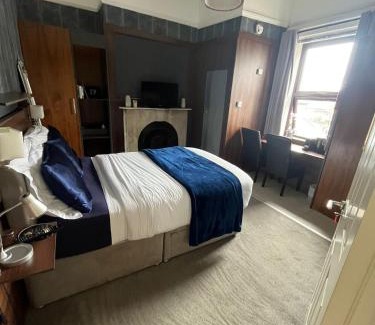 Drumcondra Apartment | Upstairs Studio - Private kitchenette and Small en-suite