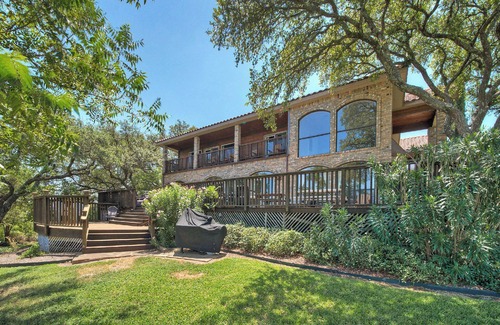 Buchanan Dam House | Upstay -10 Waterfront Mansion with Jetty