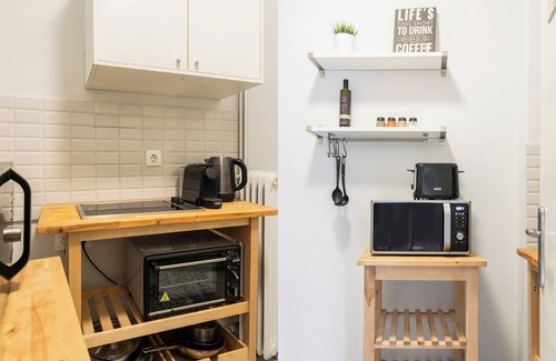 Athens City Centre Apartment | UPSTREET Zeus Temple View 2BD Apt Acropolis-Plaka
