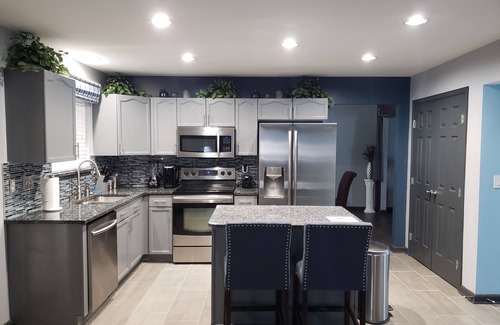 Harwood Lane House | Uptown Charlotte, Airport, National White Water Center, Other Major Attraction