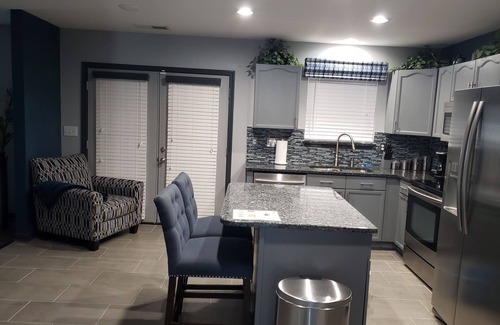 Harwood Lane House | Uptown Charlotte, Airport, National White Water Center, Other Major Attraction