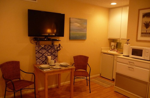 Knox - Henderson Apartment | Uptown Dallas – Charming Studio 1B, WiFi, Parking, Near Restaurants & Shops
