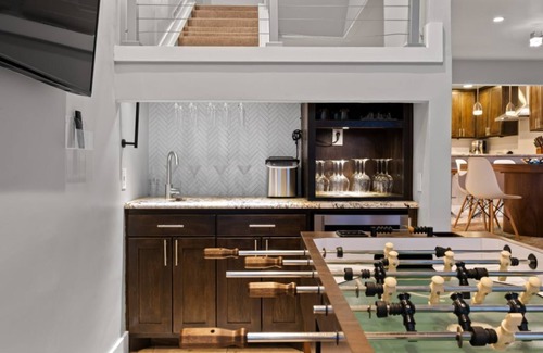 Oak Lawn House | Uptown Dallas Luxury Oasis with Cool Refreshing Spa