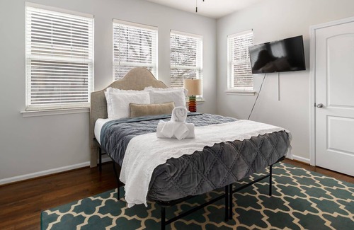 First Ward House | Uptown Lux 4BD/2.5BA Charlotte