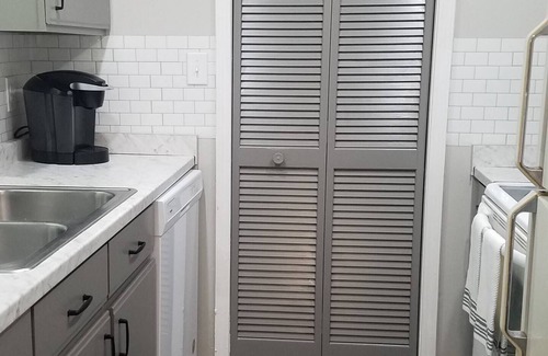 Greenwood Apartment | Uptown Near Self Regional Hospital and Lander Univnn