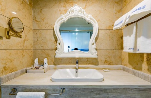 Youjiang District Hotel | URBA Hotel Henderson Plaza