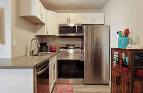 Southeastern Sacramento Condo | Urban Art Duplex- Petite Retreat