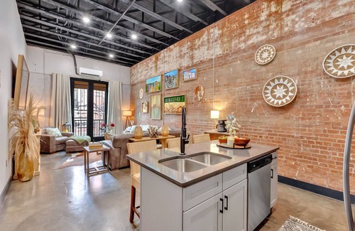 Kingsport Condo | Urban Artistry Loft Retreat