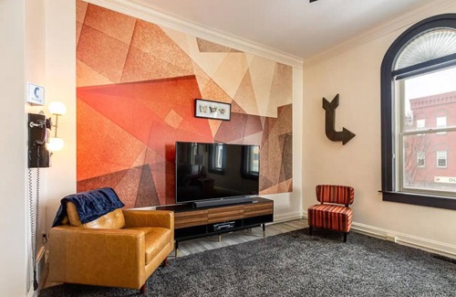 Three Rivers Apartment | Urban Chic Loft, King Bed MITHNO57-5