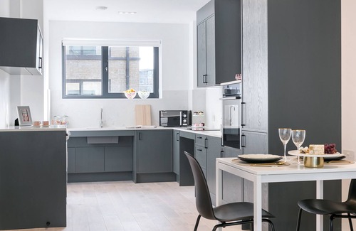 Camden Apartment | Urban Chic - Marine