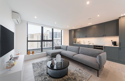 Camden Apartment | Urban Chic - Marine