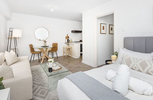 Victoria Park Apartment | Urban Chic Studio by 'the Strip'