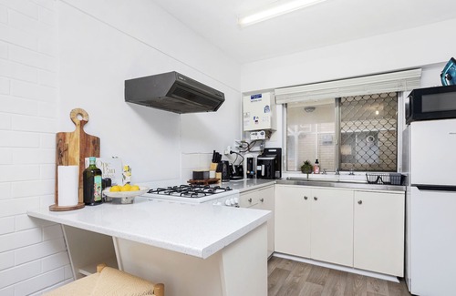 Victoria Park Apartment | Urban Chic Studio by 'the Strip'