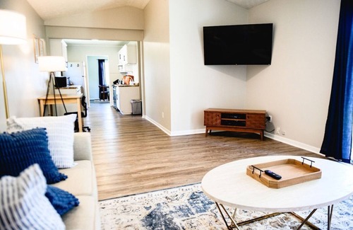 Huntington House | Urban Cottage:Homey & Convenient