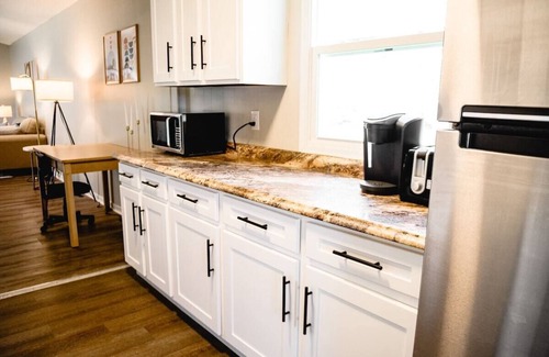 Huntington House | Urban Cottage:Homey & Convenient