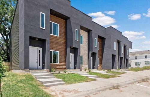 Downtown House | Urban Destination Downtown Bryan TX 2BR 1.5Bath
