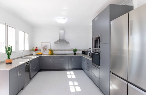Vista Hermosa Villa | Urban Elegance by Fidalsa