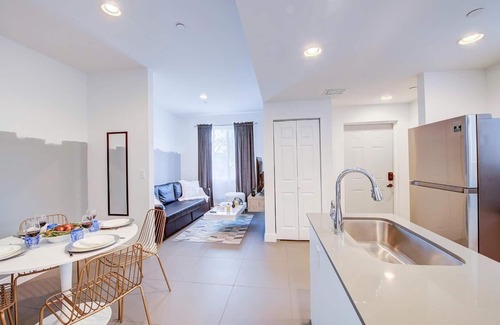 Allapattah Apartment | Urban Escape Apt 1BR/2BA Wynwood near Miami beach!