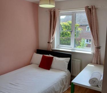 East End House | Urban Escape Glasgow Green Free Parking 20min walk to City Center
