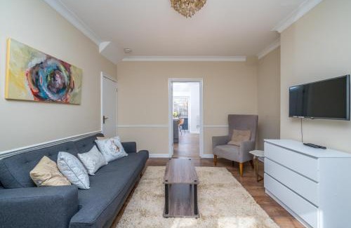 Island Gardens House | Urban Escape - Spacious 3-Bedroom Home Close to Canary Wharf
