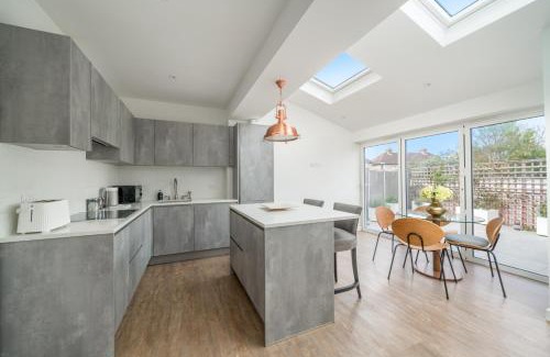Island Gardens House | Urban Escape - Spacious 3-Bedroom Home Close to Canary Wharf