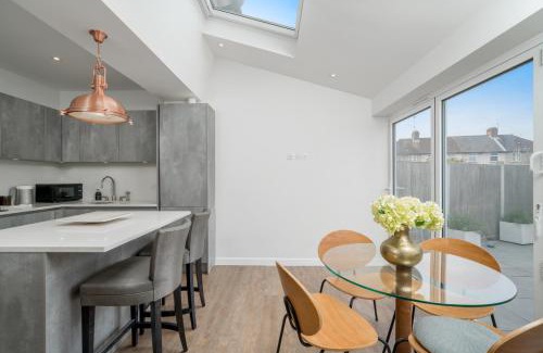 Island Gardens House | Urban Escape - Spacious 3-Bedroom Home Close to Canary Wharf