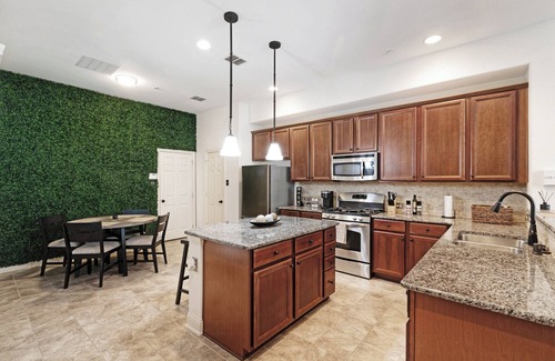 Richardson House | Urban Escape - Your away home and office “20 minutes from everything!