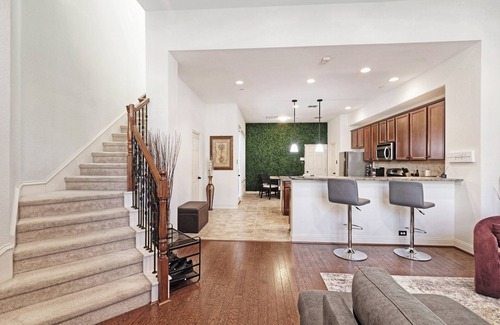 Richardson House | Urban Escape - Your away home and office “20 minutes from everything!