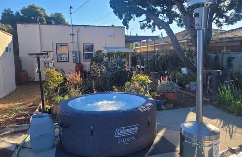 North Long Beach House | Urban Farm House +Hot Tub+Pool