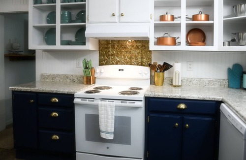 Henderson House | Urban Farmhouse - Close to FHU