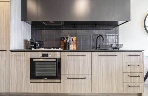 Fitzroy Condo | Urban Fitzroy Escape With Cafes & Art at Doorstep