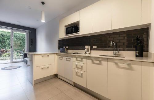 Santa Ana Apartment | Urban Flats Studios by Corporate Stays