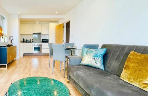 Grange Apartment | Urban Gem Apartment- Free parking