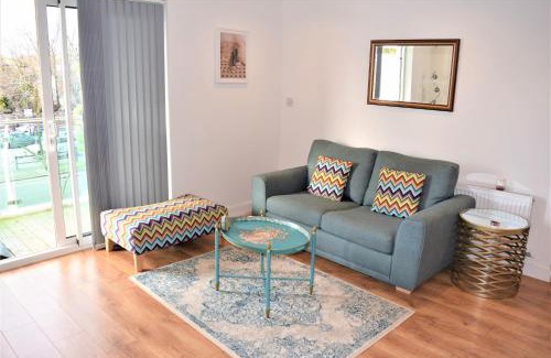 Grange Apartment | Urban Gem Apartment- Free parking