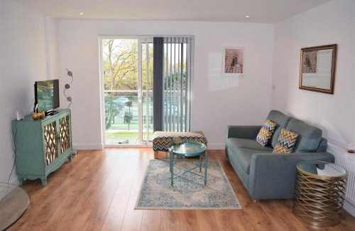 Grange Apartment | Urban Gem Apartment- Free parking