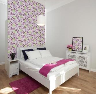 Belso-Ferencvaros Apartment | Urban Haven - 3 Beds, 3 Baths, Free Parking, Near Central Market