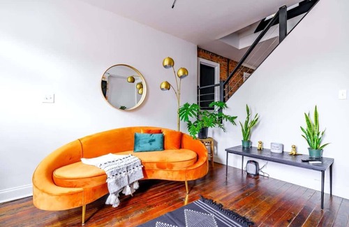 Italian Village House | Urban Jungle - Prime Location –Parking Free - Pets