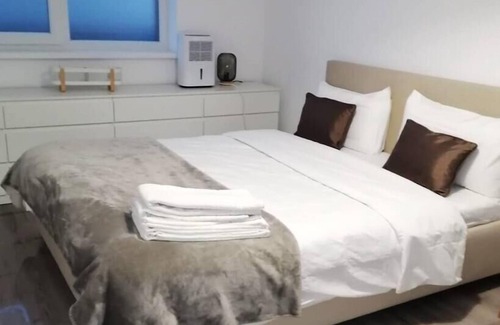 Sinpetru Apartment | Urban Mountain Apartment