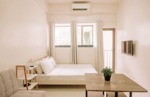 Mandurriao Condo | Urban Nest With a View