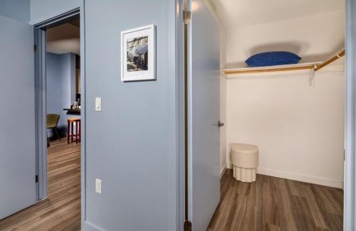 Westlake Apartment | Urban Oasis 2 bed Apt in DTLA with FREE PARKING