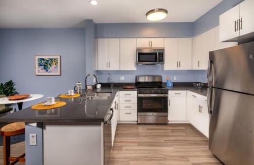 Westlake Apartment | Urban Oasis 2 bed Apt in DTLA with FREE PARKING
