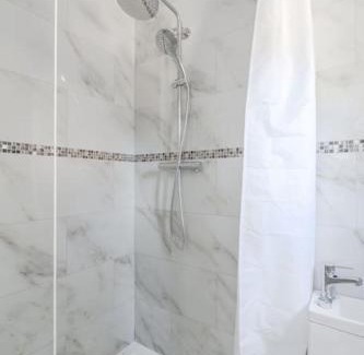Chatham Apartment | Urban Oasis 4 bedroom house with parking